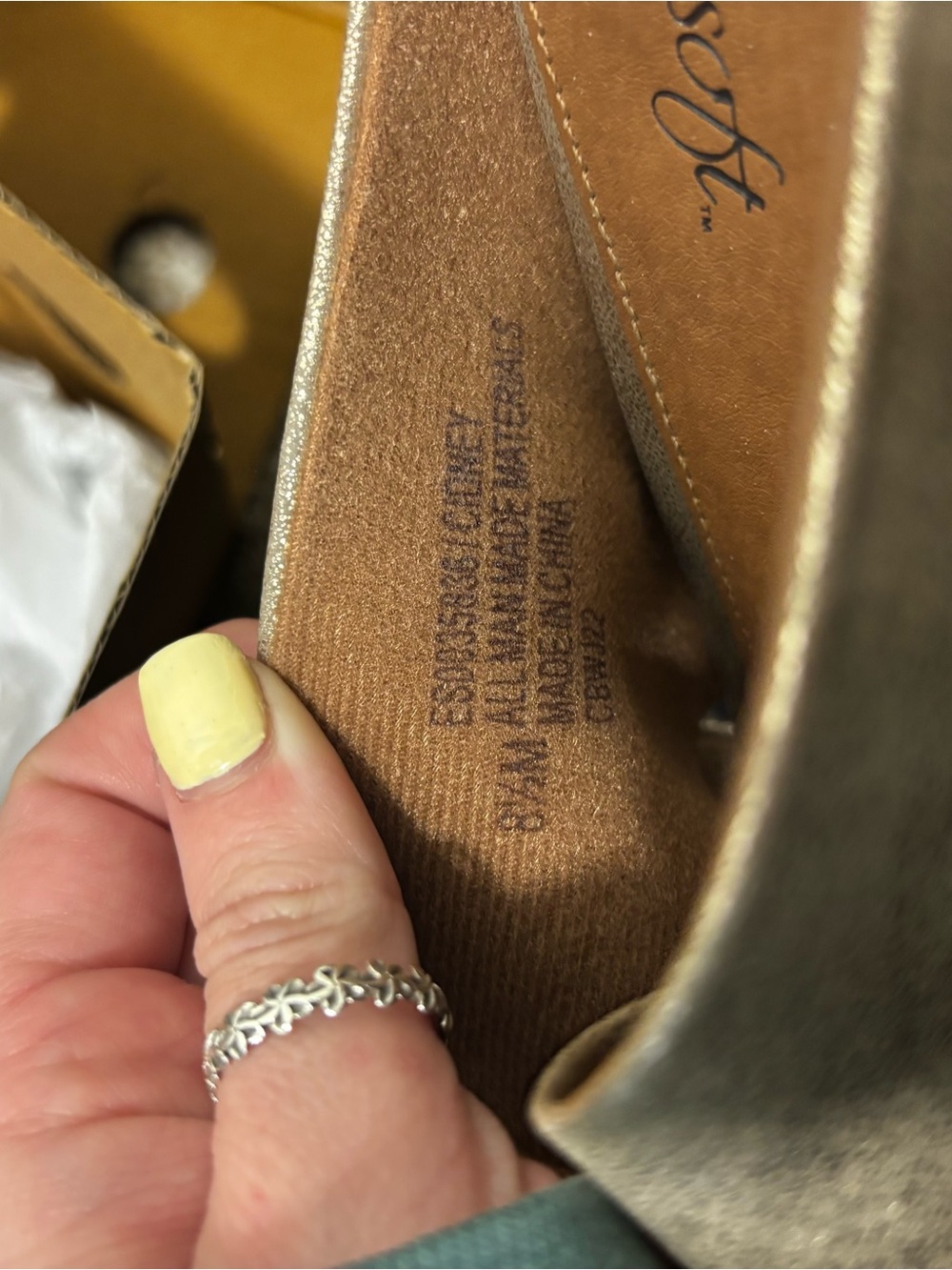 EuroSoft by Sofft Cidney Light Taupe Crossover Slip-On Mules size 8.5 - Picture 8 of 10